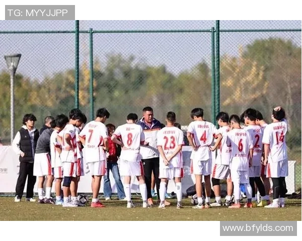 上海足球队在城市联赛中以81分稳居榜首争夺冠军前景光明