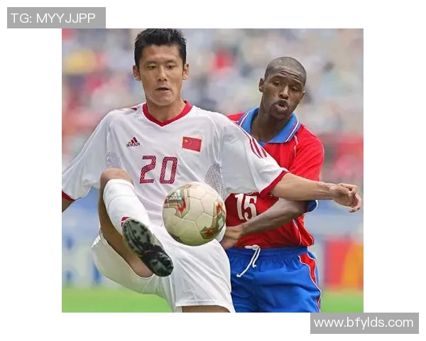 足球与闪电的激情碰撞点燃赛场热血瞬间