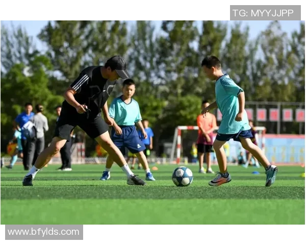 贾指导足球：从战术分析到实战演练全方位提升青少年足球水平的探索与实践