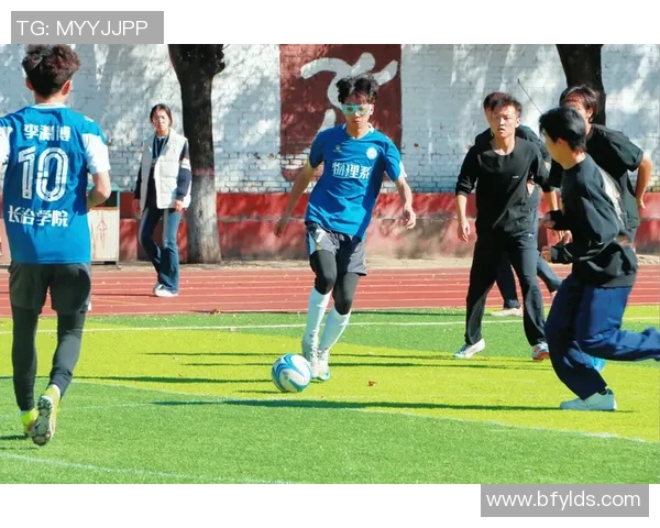 玩湃足球带你体验激情四溢的绿茵场景与团队协作的无穷乐趣