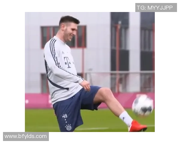 足球聚点：深入分析赛事动态与球员表现，畅谈足球背后的故事与热情